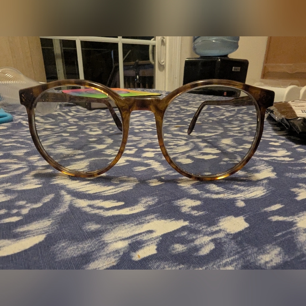 Vintage Round Tortoise Shell Glasses. No Brand. No Script Detected.  Nice Detail